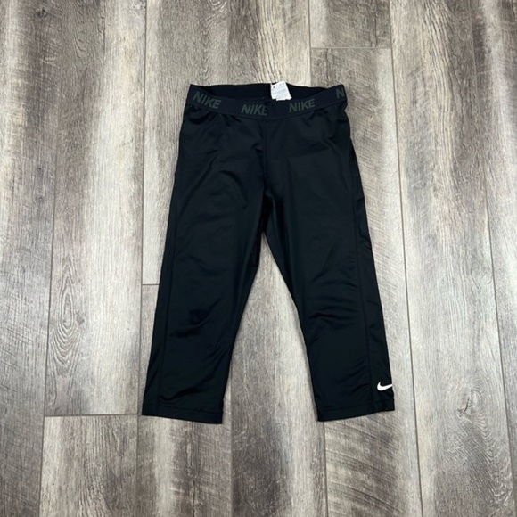 Nike Black Cropped‎ Leggings - Picture 1 of 9